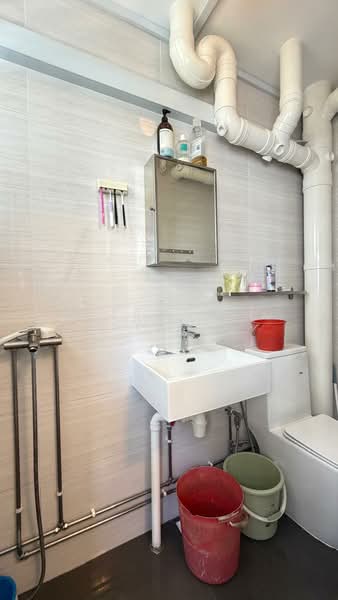416 Pasir Ris Drive 6, 416 Pasir Ris Drive 6, 3 Bedrooms, 1,227 sqft, HDB Flat For Sale, by James Yeo, 500047705 - Bathroom - PropertyGuru.com.sg