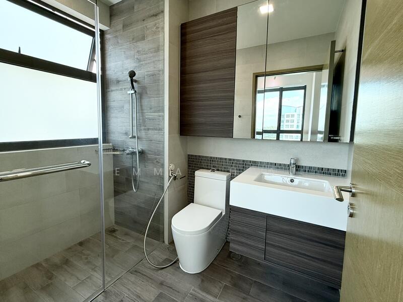 The Terrace Condominium For Sale at S$ 1,990,000 | PropertyGuru Singapore - Master Bathroom