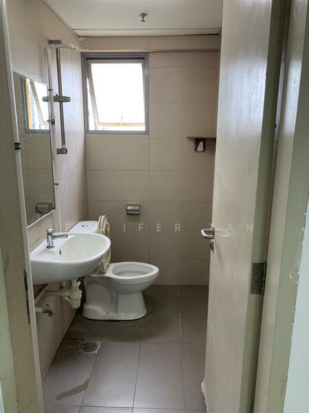 Northpoint Bizhub, 2 Yishun Industrial Street 1, 2,616 sqft, Light Industrial (B1) For Sale, by Jennifer Tan, 500047842 - Bathroom - CommercialGuru.com.sg
