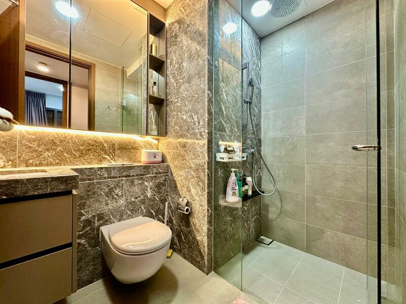 Stirling Residences Condominium For Sale at S$ 1,550,000 | PropertyGuru Singapore - Bathroom