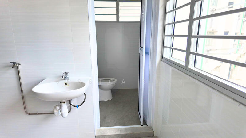 Ang Mo Kio Avenue 4, , 2 Bedrooms, 861 sqft, HDB Flat For Rent, by Jessica Soon, 500047879 - Bathroom - PropertyGuru.com.sg