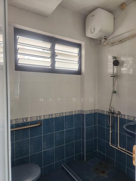 611 Clementi West Street 1 HDB Flat For Sale at S$ 413,111 | PropertyGuru Singapore - Bathroom