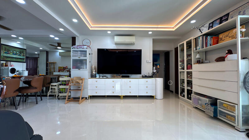 115 Edgefield Plains HDB Flat For Sale at S$ 868,888 | PropertyGuru Singapore - Living Room