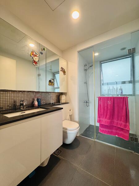 Junior master bathroom