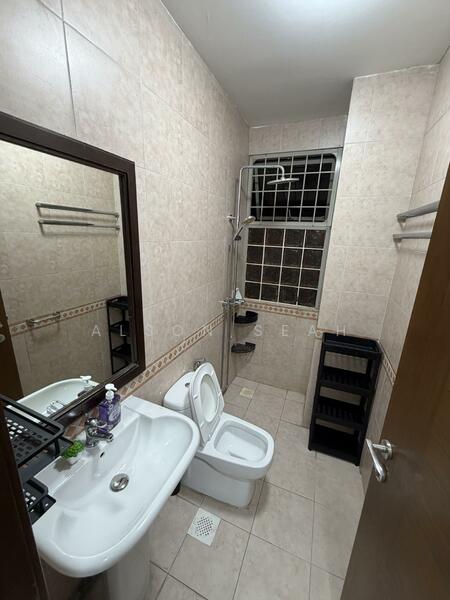 Maple Woods, 985 Bukit Timah Road, Room Rental, 150 sqft, Condominium For Rent, by Alson Seah, 500047946 - Common Bathroom - PropertyGuru.com.sg