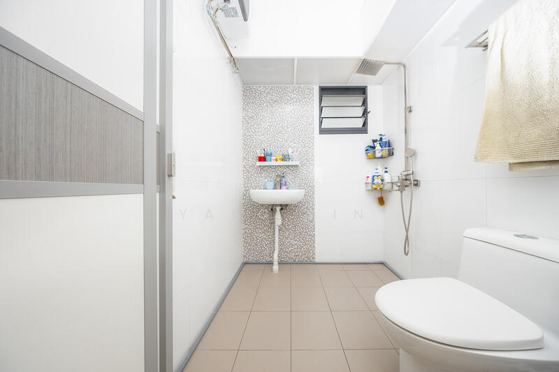 102B Bidadari Park Drive HDB Flat For Sale at S$ 1,140,000 | PropertyGuru Singapore - Common Bathroom