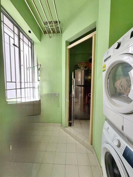 Central View Condominium For Sale at S$ 1,400,000 | PropertyGuru Singapore - Kitchen