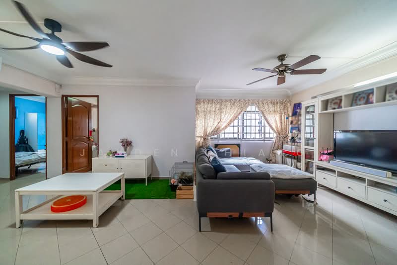 130 Rivervale Street HDB Flat For Sale at S$ 600,000 | PropertyGuru Singapore - Living Room