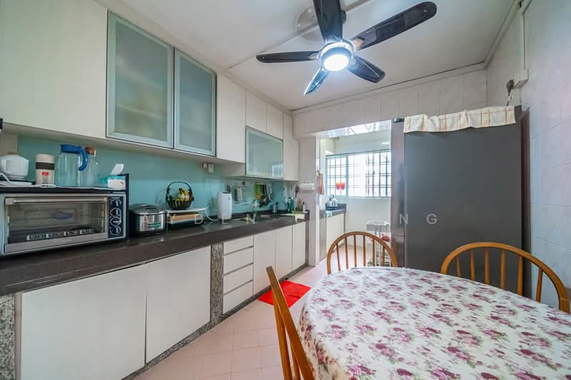130 Rivervale Street HDB Flat For Sale at S$ 600,000 | PropertyGuru Singapore - Kitchen