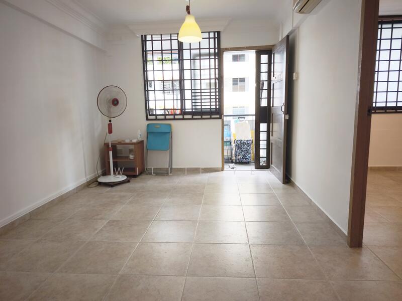 86 Commonwealth Close HDB Flat For Sale at S$ 370,000 | PropertyGuru Singapore - Living room 