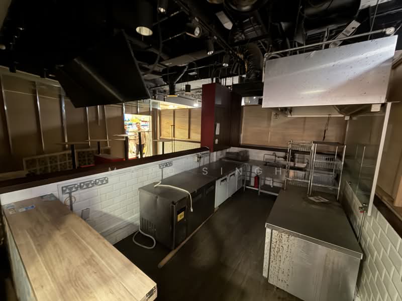 Corner Kiosk w Exhaust | Next to Food-Court & Don Don Donki | High Traffic & Visibility, Clarke Quay, City Hall, Raffles Place, 322 sqft, Food & Beverage For Rent, by Marc Singh, 500048092 - Interior - CommercialGuru.com.sg