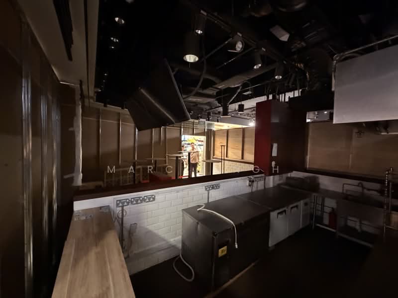 Corner Kiosk w Exhaust | Next to Food-Court & Don Don Donki | High Traffic & Visibility, Clarke Quay, City Hall, Raffles Place, 322 sqft, Food & Beverage For Rent, by Marc Singh, 500048092 - Interior - CommercialGuru.com.sg