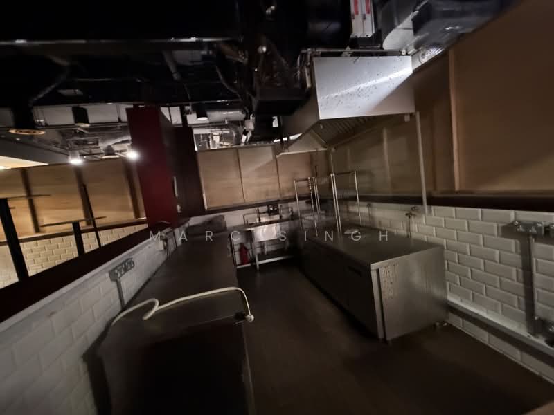 Corner Kiosk w Exhaust | Next to Food-Court & Don Don Donki | High Traffic & Visibility, Clarke Quay, City Hall, Raffles Place, 322 sqft, Food & Beverage For Rent, by Marc Singh, 500048092 - Kitchen - CommercialGuru.com.sg