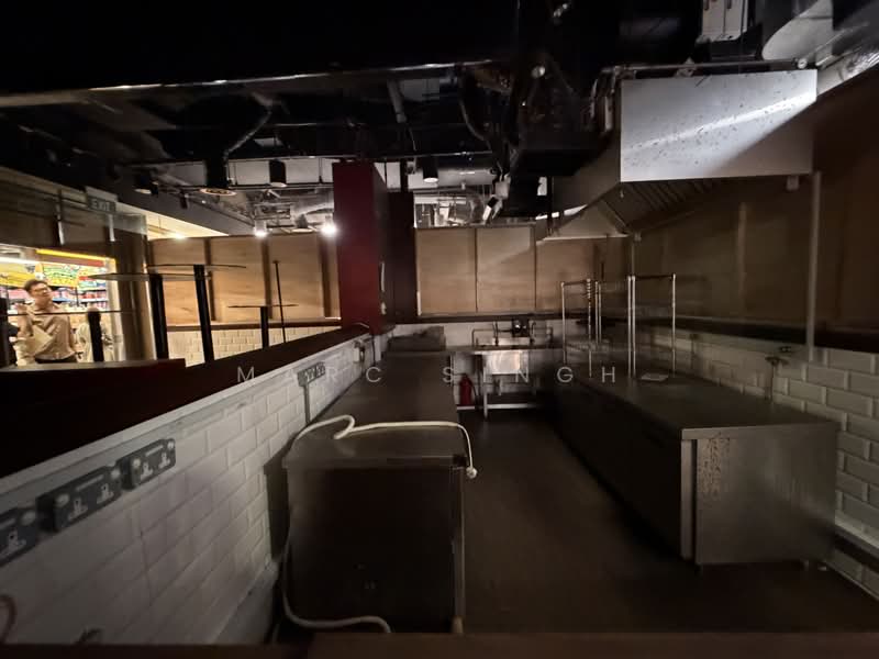 Corner Kiosk w Exhaust | Next to Food-Court & Don Don Donki | High Traffic & Visibility, Clarke Quay, City Hall, Raffles Place, 322 sqft, Food & Beverage For Rent, by Marc Singh, 500048092 - Kitchen - CommercialGuru.com.sg
