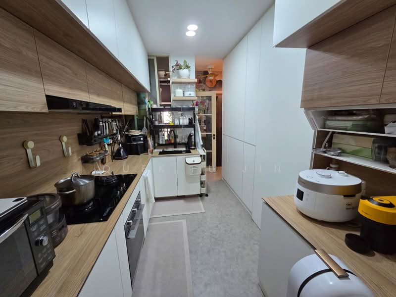 D19 Freehold & Renovated Condo – Rare 3-Bed with Private Lift & Patio! Condominium For Sale at S$ 2,499,999 | PropertyGuru Singapore - Kitchen