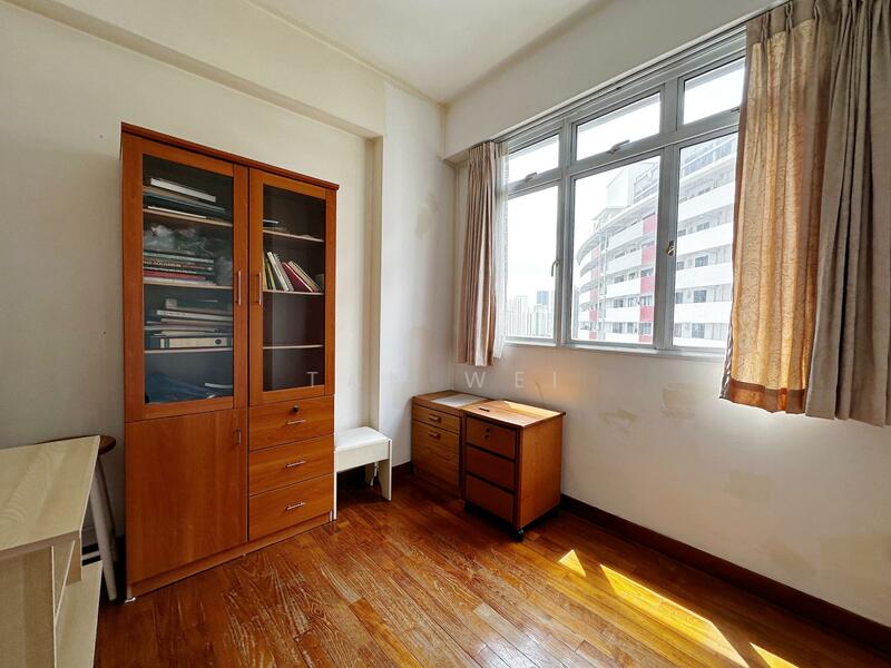 Alessandrea Apartment For Sale at S$ 2,200,000 | PropertyGuru Singapore - Bedroom