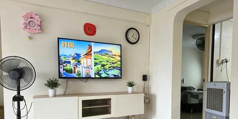 418 Ang Mo Kio Avenue 10, 418 Ang Mo Kio Avenue 10, Ang Mo Kio / Bishan / Thomson, 3 Bedrooms, 1,065 sqft, HDB Flat For Sale, by David Lim, 500048297 - Living Room - PropertyGuru.com.sg