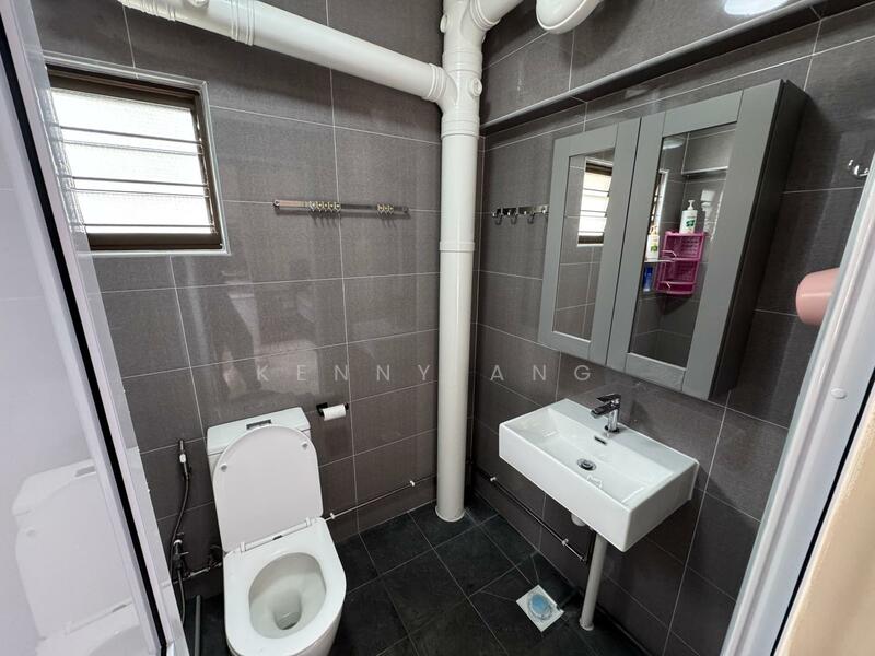 166 Hougang Avenue 1 HDB Flat For Sale at S$ 675,000 | PropertyGuru Singapore - Bathroom