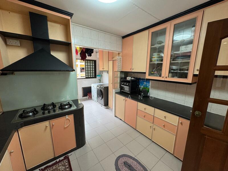 166 Hougang Avenue 1 HDB Flat For Sale at S$ 675,000 | PropertyGuru Singapore - Kitchen