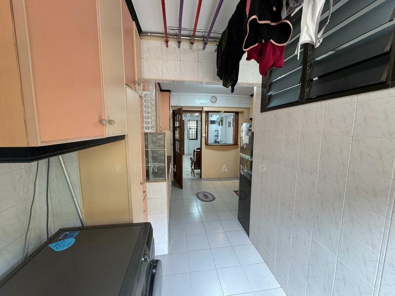 166 Hougang Avenue 1 HDB Flat For Sale at S$ 675,000 | PropertyGuru Singapore - Kitchen