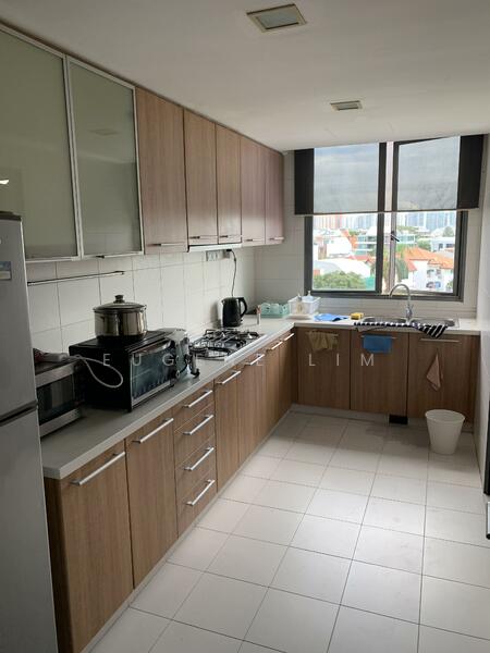 The Waterina Apartment For Sale at S$ 2,550,000 | PropertyGuru Singapore - Kitchen