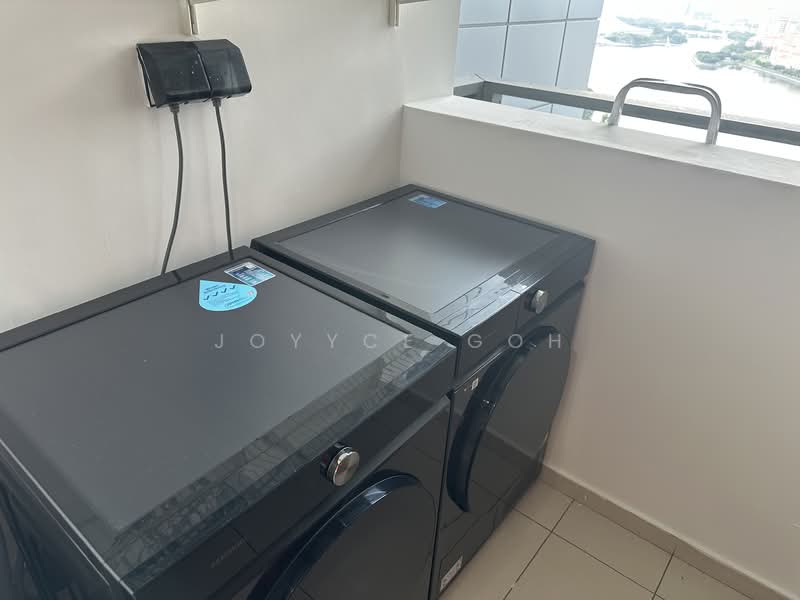 Concourse Skyline, 300 Beach Road, 4 Bedrooms, 2,120 sqft, Condominium For Rent, by Joyyce Goh, 500048372 - Balcony - PropertyGuru.com.sg