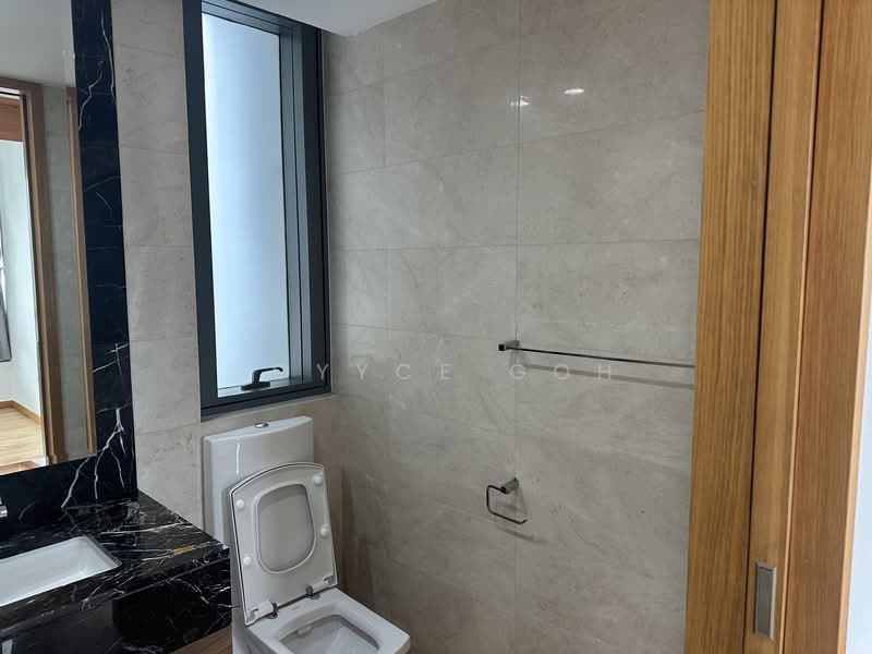 Concourse Skyline, 300 Beach Road, 4 Bedrooms, 2,120 sqft, Condominium For Rent, by Joyyce Goh, 500048372 - Bathroom - PropertyGuru.com.sg