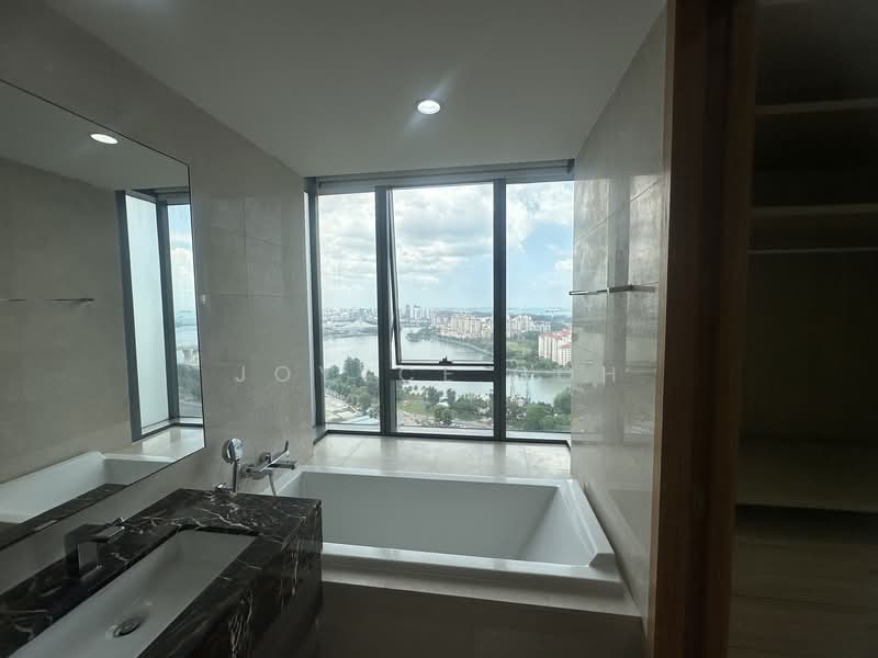 Concourse Skyline, 300 Beach Road, 4 Bedrooms, 2,120 sqft, Condominium For Rent, by Joyyce Goh, 500048372 - Bathroom - PropertyGuru.com.sg