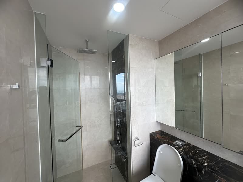 Concourse Skyline, 300 Beach Road, 4 Bedrooms, 2,120 sqft, Condominium For Rent, by Joyyce Goh, 500048372 - Bathroom - PropertyGuru.com.sg