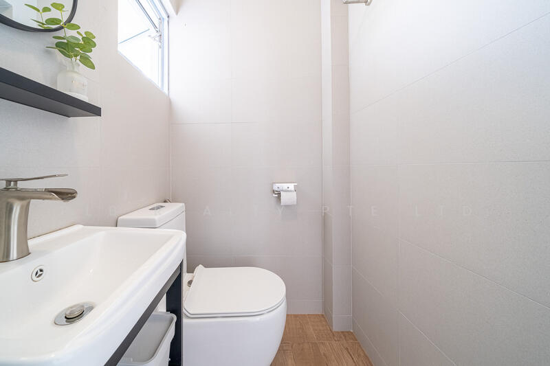 For Sale - 325 Woodlands Street 32