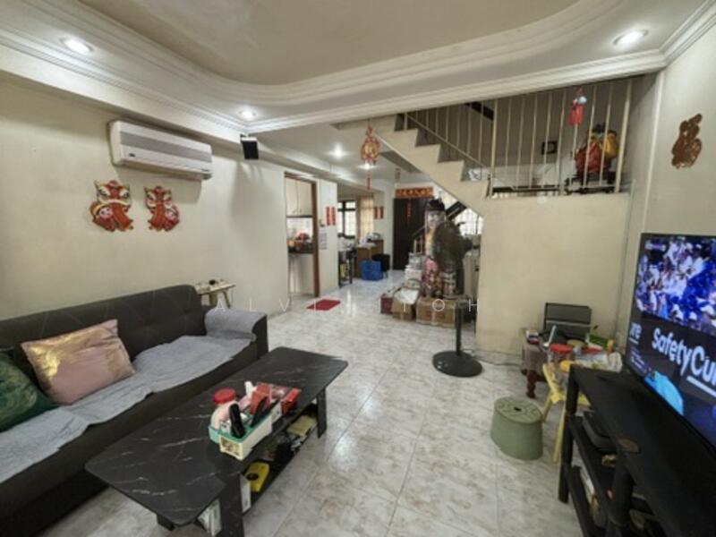 656 Woodlands Ring Road HDB Flat For Sale at S$ 898,000 | PropertyGuru Singapore - Living Room