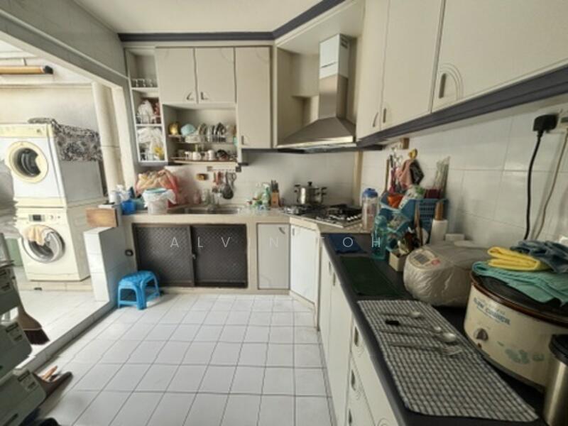 656 Woodlands Ring Road HDB Flat For Sale at S$ 898,000 | PropertyGuru Singapore - Kitchen