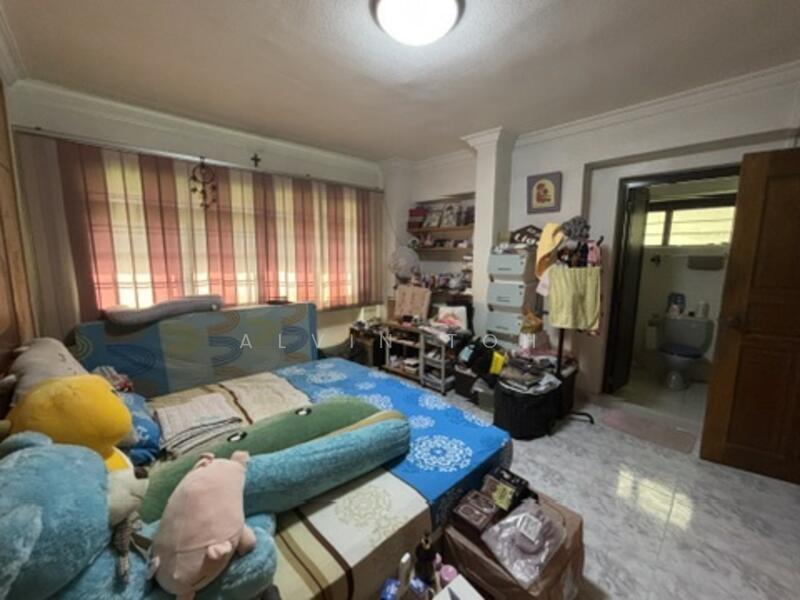 656 Woodlands Ring Road HDB Flat For Sale at S$ 898,000 | PropertyGuru Singapore - Bedroom