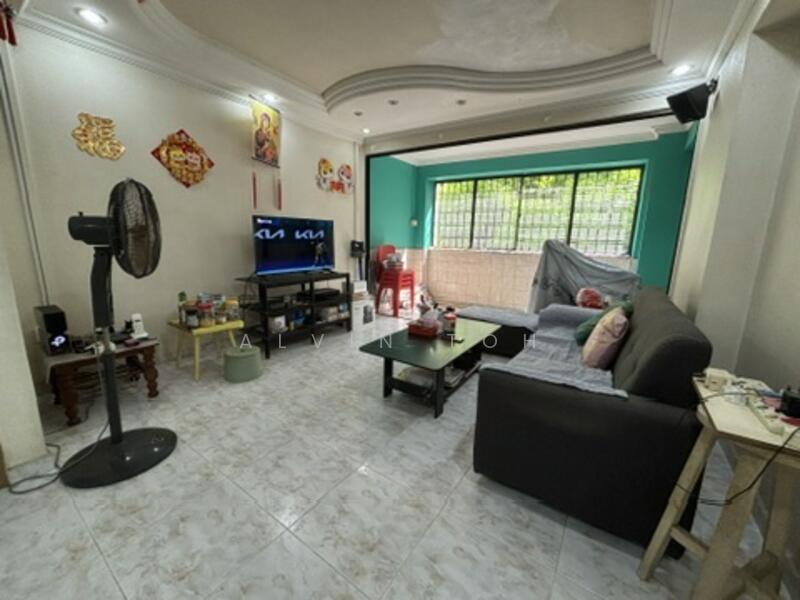 656 Woodlands Ring Road HDB Flat For Sale at S$ 898,000 | PropertyGuru Singapore - Living Room