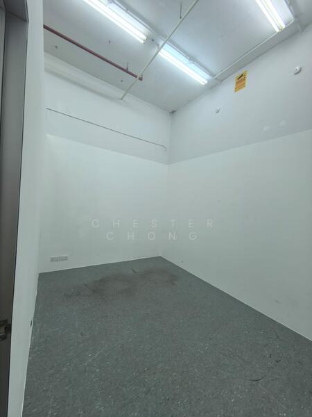 Unity Centre, 51 Bukit Batok Crescent, 1,561 sqft, Light Industrial (B1) For Sale, by Chester Chong, 500048554 - CommercialGuru.com.sg