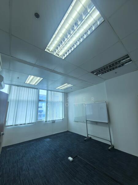 Unity Centre, 51 Bukit Batok Crescent, 1,561 sqft, Light Industrial (B1) For Sale, by Chester Chong, 500048554 - CommercialGuru.com.sg
