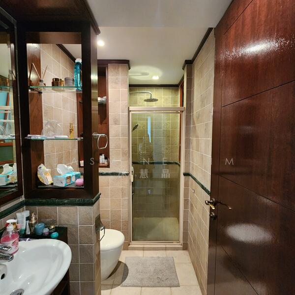 Palm Haven Condominium For Sale at S$ 1,600,000 | PropertyGuru Singapore - Bathroom