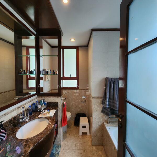 Palm Haven Condominium For Sale at S$ 1,600,000 | PropertyGuru Singapore - Bathroom