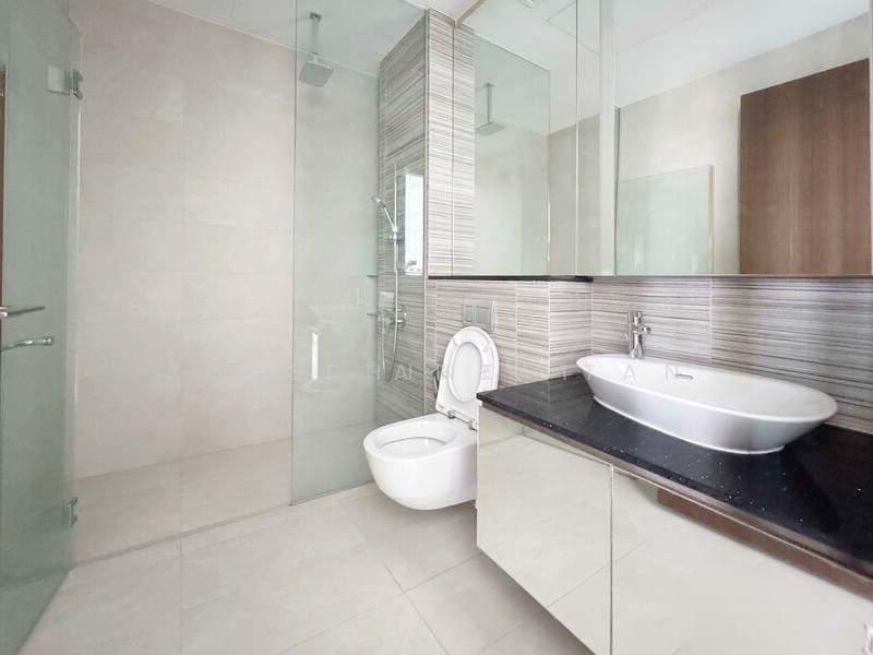 Kallang Riverside Condominium For Sale at S$ 1,500,000 | PropertyGuru Singapore - Bathroom