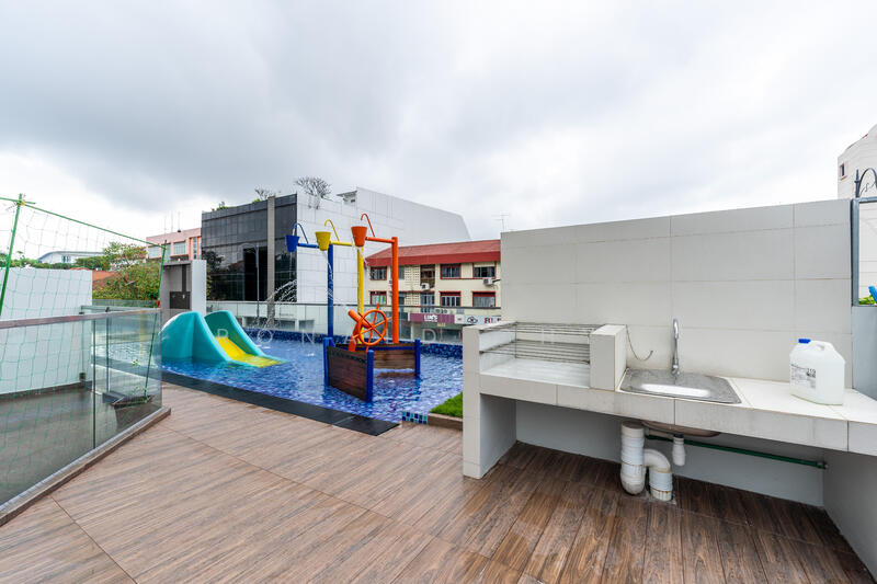 Sycamore Tree, 2 Fowlie Road, 1 Bedroom, 377 sqft, Apartment For Rent, by Ronald Chye, 500048699 - Pool - PropertyGuru.com.sg