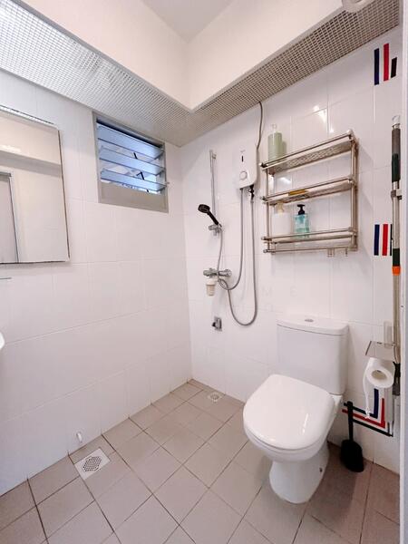 802B Keat Hong Close HDB Flat For Sale at S$ 599,999 | PropertyGuru Singapore - Bathroom