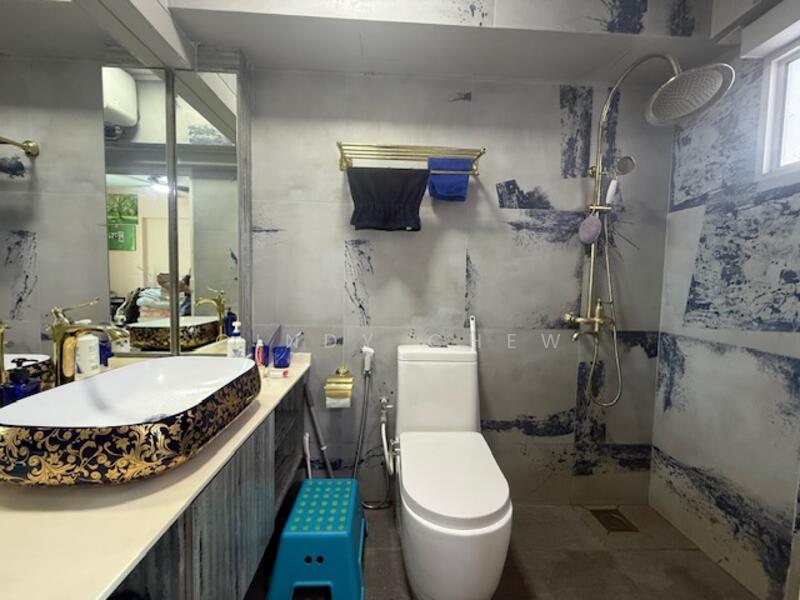 174B Edgedale Plains HDB Flat For Sale at S$ 888,000 | PropertyGuru Singapore - Bathroom