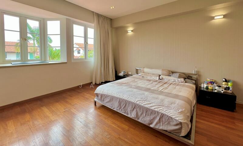 Facing Park, Walking distance to MRT! Excellent condition, Meragi Road, 7 Bedrooms, 4,500 sqft, Terraced House For Rent, by Jazz Kee, 500048738 - Master Bedroom - PropertyGuru.com.sg