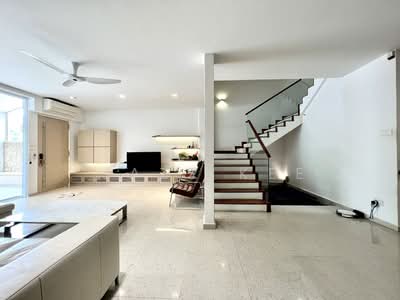 For Rent - Facing Park, Walking distance to MRT! Excellent condition