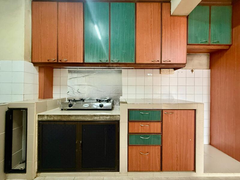 160 Mei Ling Street HDB Flat For Sale at S$ 428,000 | PropertyGuru Singapore - Kitchen