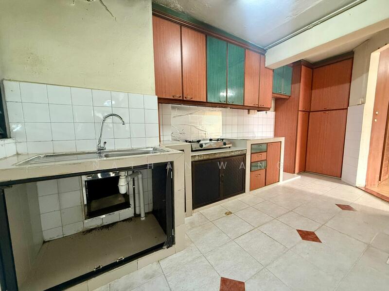 160 Mei Ling Street HDB Flat For Sale at S$ 428,000 | PropertyGuru Singapore - Kitchen