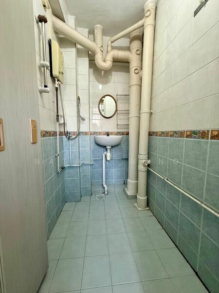 160 Mei Ling Street HDB Flat For Sale at S$ 428,000 | PropertyGuru Singapore - Bathroom