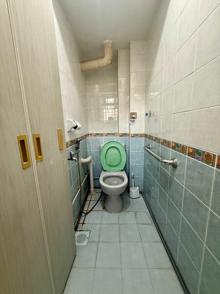 160 Mei Ling Street HDB Flat For Sale at S$ 428,000 | PropertyGuru Singapore - Bathroom