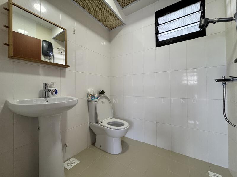 813A Yishun Ring Road, 813A Yishun Ring Road, 2 Bedrooms, 67 sqft, HDB Flat For Rent, by Emily Lim Zi Ling, 500048773 - Bathroom - PropertyGuru.com.sg