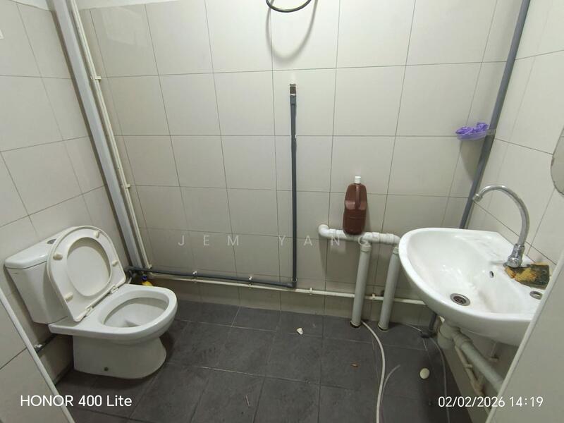 Ispace, 7 Soon Lee Street, 200 sqft, Factory / Workshop (B2) For Rent, by Jem Yang, 500048818 - Bathroom - CommercialGuru.com.sg